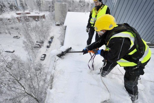 Рекомендации по охране труда при очистке крыш от снега и наледи