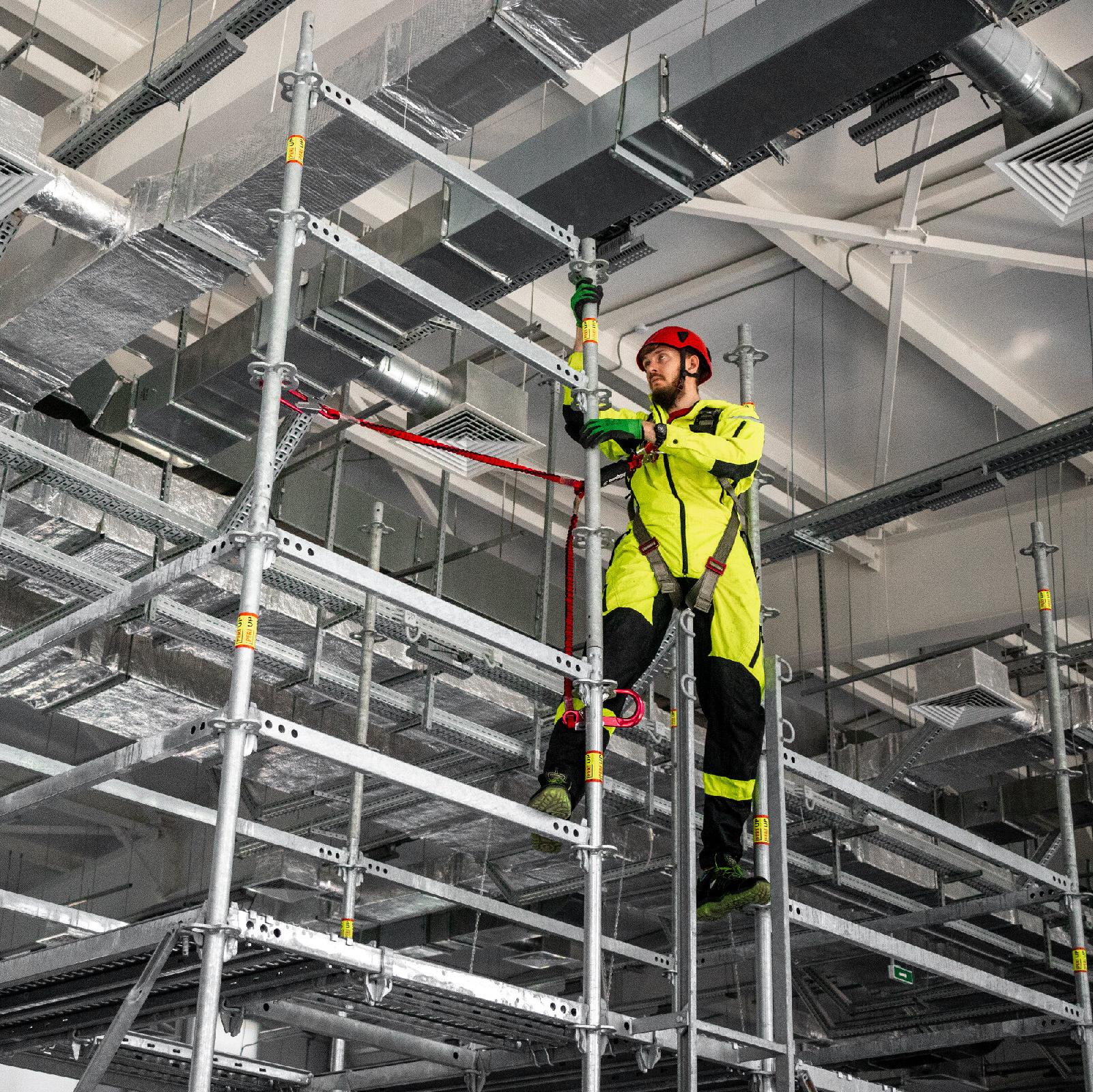 Работа на строительных лесах