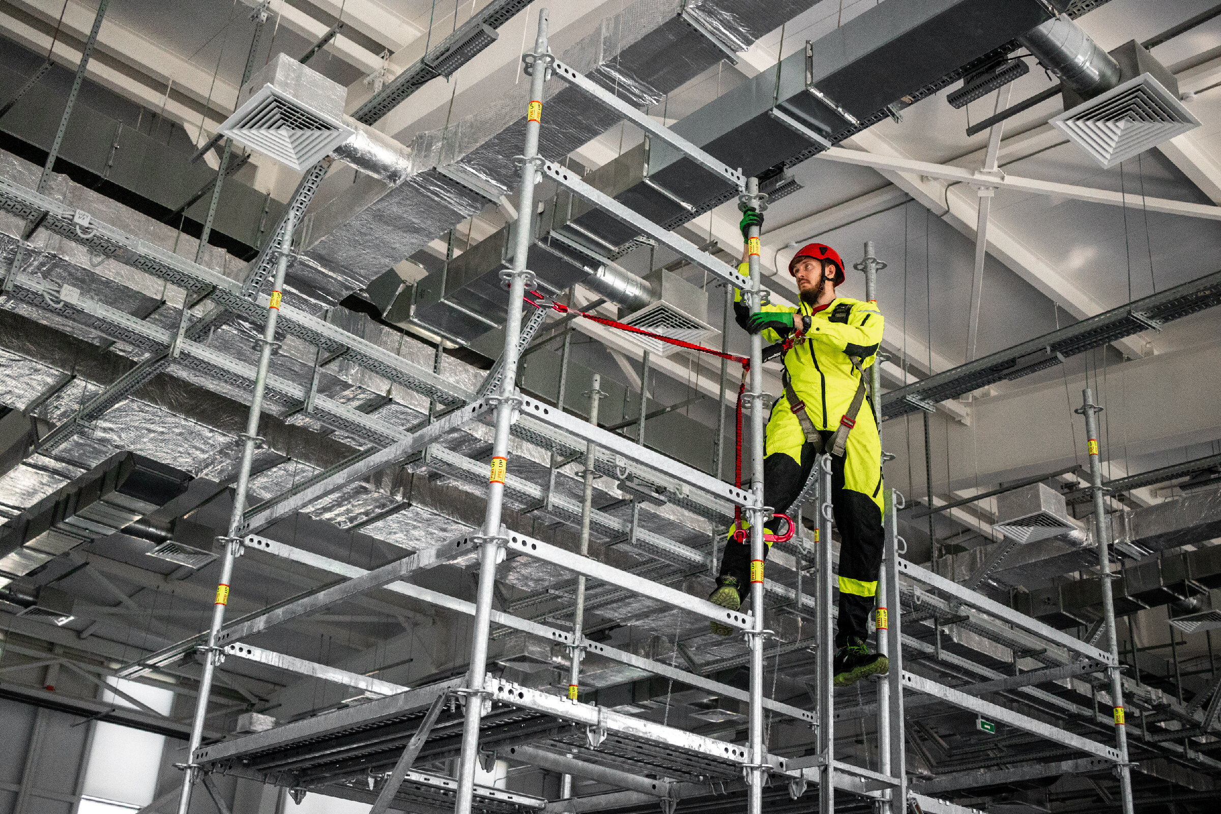 Работа на строительных лесах