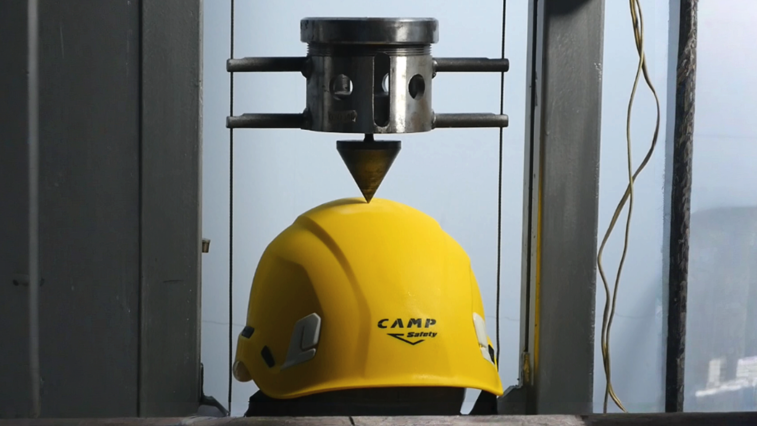 Испытание каски CAMP 