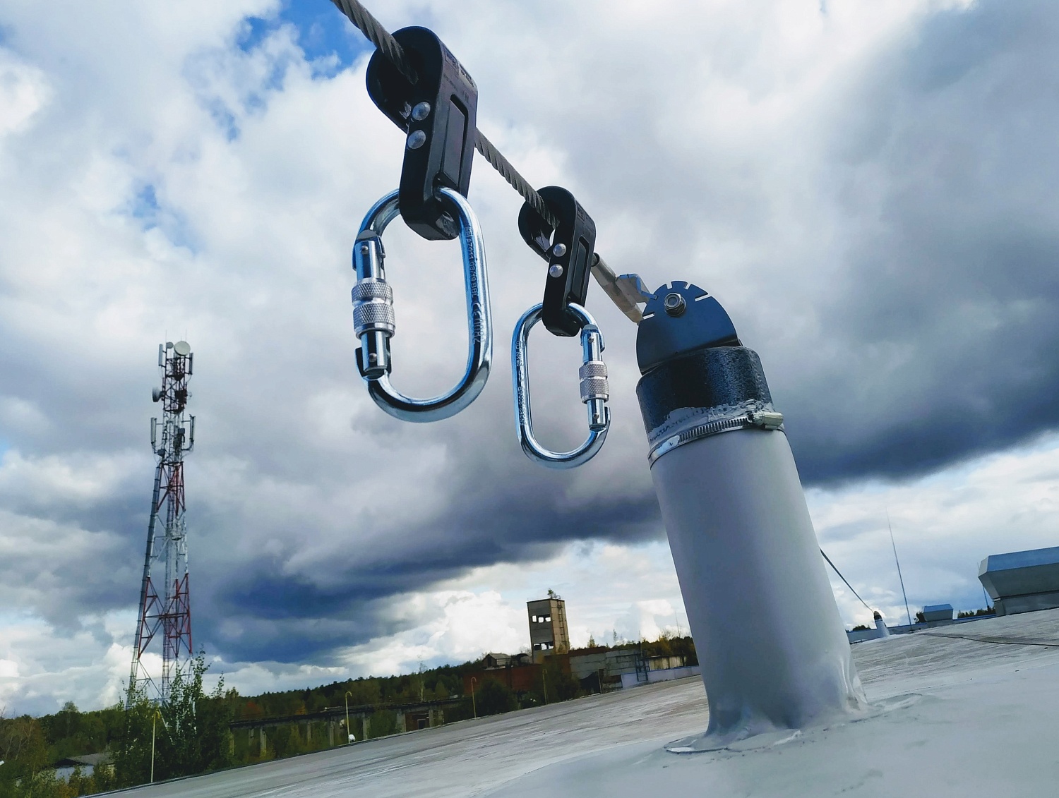 Система безопасности на кровле с ПВХ мембраной