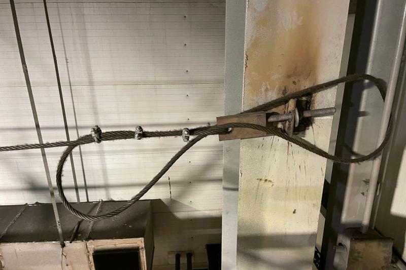 Почему нельзя просто так взять и натянуть трос? Почему нельзя просто так взять и натянуть трос?