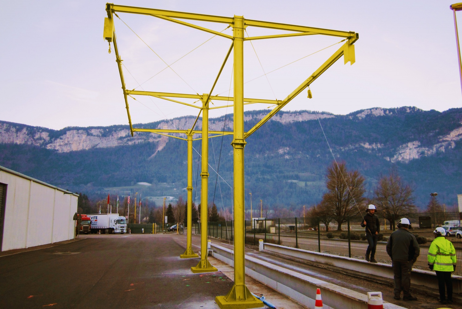 Система обеспечения безопасности для работы на автомобильных цистернах. Система обеспечения безопасности для работы на автомобильных цистернах.